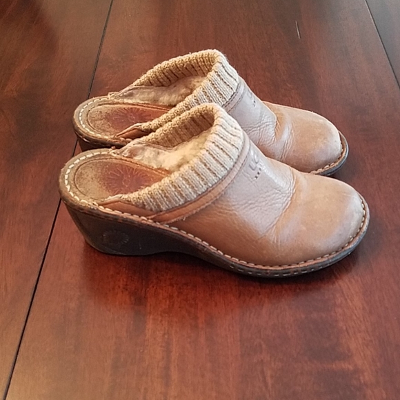 UGG Clogs - Picture 3 of 5